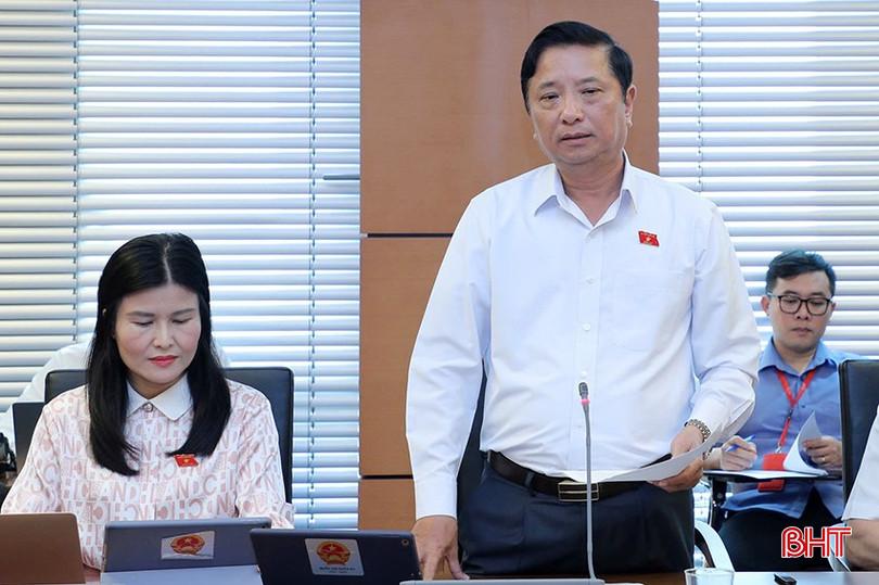 Trung tướng Hà Thọ Bình - Tư lệnh Quân khu 4, ĐBQH đoàn Hà Tĩnh thảo luận dự án Luật Dữ liệu. 241024tinthaoluantoluatbaohiemytedulieu5-2457-4369.jpg