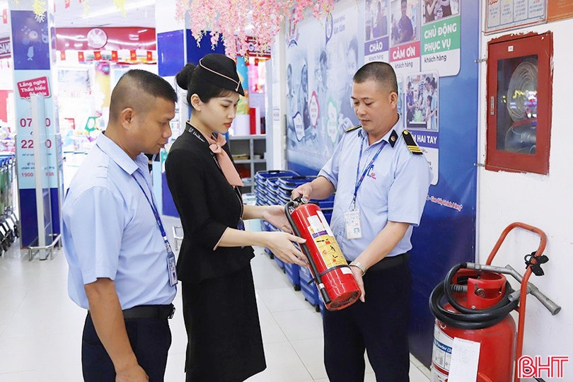Đến nay, toàn tỉnh có 250 mô hình “Nhà tôi có bình chữa cháy”, 391 “Tổ liên gia an toàn PCCC”, 429 “Điểm chữa cháy công cộng”, cùng hàng trăm mô hình “Dân vận khéo trong PCCC”. image-2-6654.jpg