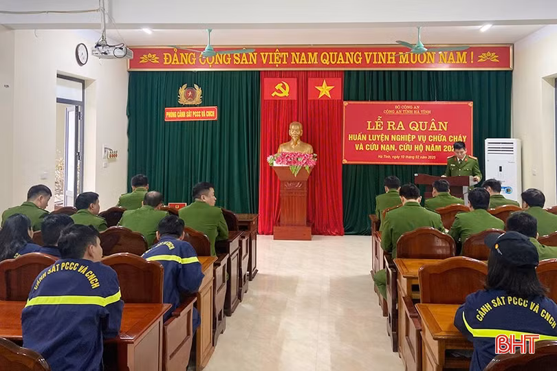 Sáng 10/2, Công an tỉnh Hà Tĩnh tổ chức lễ ra quân huấn luyện nghiệp vụ chữa cháy và cứu nạn, cứu hộ năm 2025.