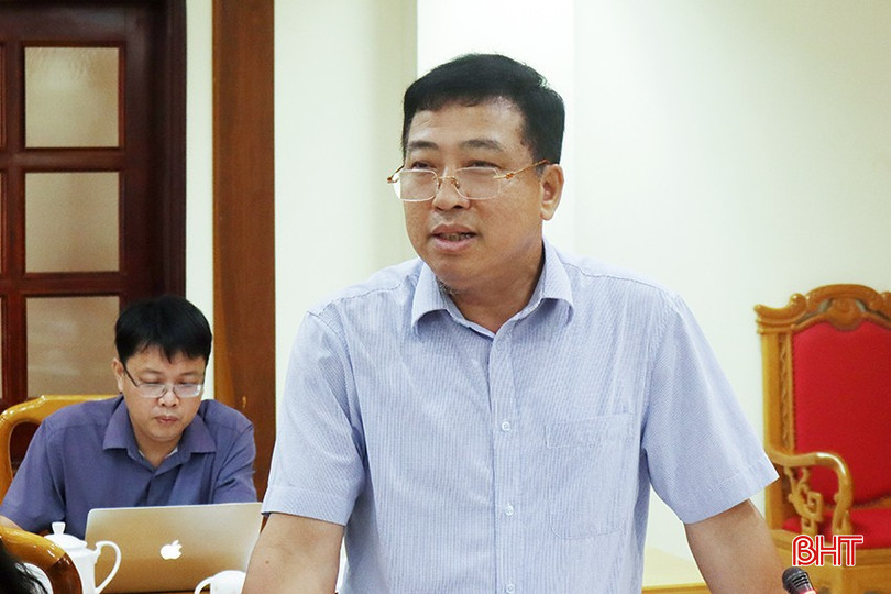 Phó Chủ tịch Thường trực HĐND tỉnh Trần Tú Anh: Đề nghị Ban Kinh tế - Ngân sách tiếp thu đầy đủ ý kiến của đại biểu dự họp; trên cơ sở văn bản của cấp trên và tình hình thực tiễn của địa phương để đưa ra đối tượng áp dụng, mức chi đảm bảo cho hoạt động của HĐND các cấp. IMG_6983.JPG