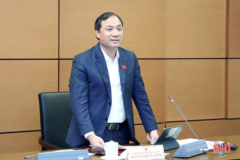 Đồng chí Hoàng Trung Dũng - Ủy viên BCH Trung ương Đảng, Bí thư Tỉnh ủy, Trưởng đoàn ĐBQH tỉnh Hà Tĩnh điều hành phiên thảo luận tổ. bqbht_br_5-dai-bieu-hoang-trung-dung.jpg