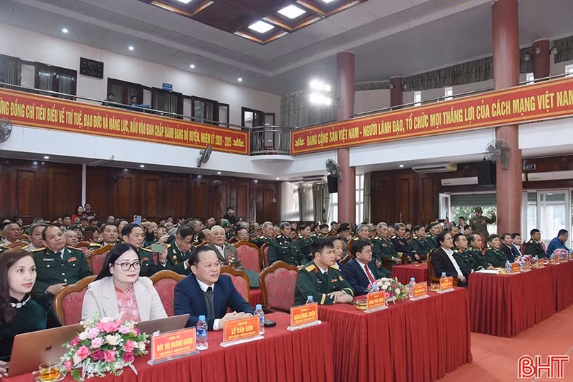 Đại biểu dự chương trình gặp mặt.