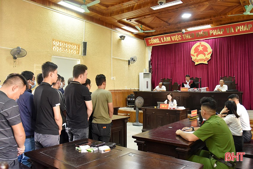 Các bị cáo nghe HĐXX tuyên án. bqbht_br_dsc-0754.jpg