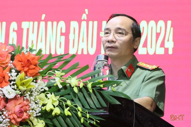 Đại tá Nguyễn Xuân Thao - Giám đốc Công an tỉnh phát biểu tại hội nghị