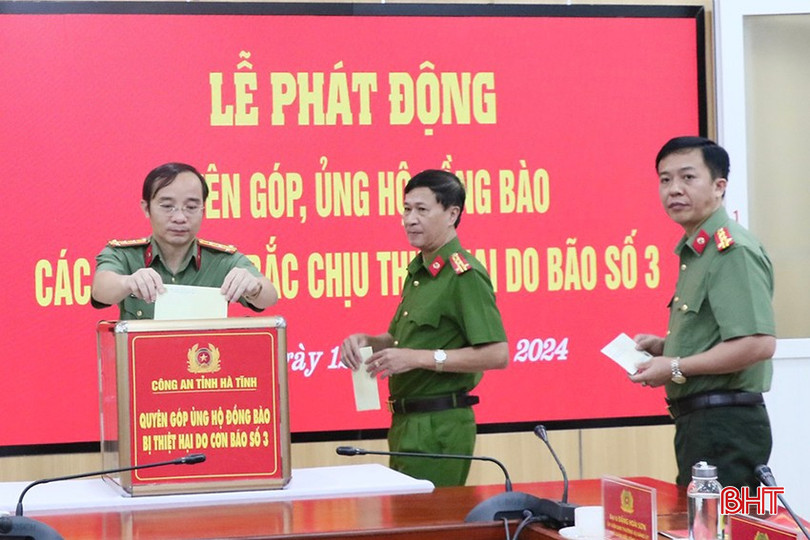Lãnh đạo Công an tỉnh hưởng ứng lễ phát động. đồng chí giÁM ĐỐC tham gia quyên góp tiền.jpeg