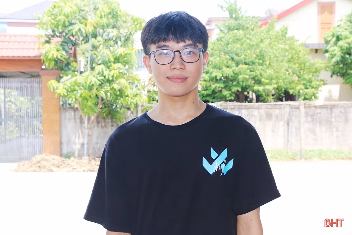 Gặp gỡ 2 thí sinh giành điểm 10 duy nhất môn Hóa học và Vật lý của Hà Tĩnh