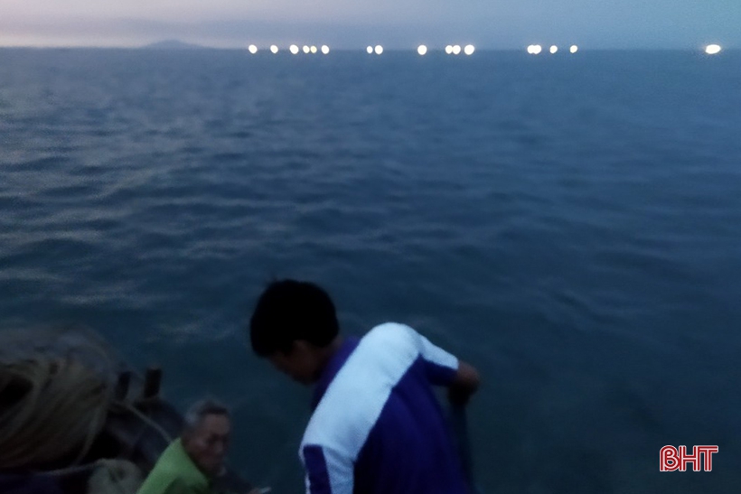 Nghe lão ngư Hà Tĩnh kể lại chuyện săn cá vàng dương ảnh 14 Nghe lão ngư Hà Tĩnh kể lại chuyện săn cá vàng dương