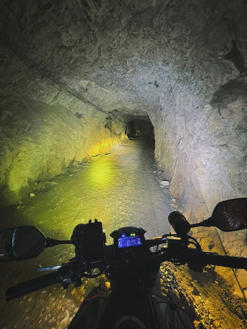 Hang xuyên núi độc nhất Tây Bắc