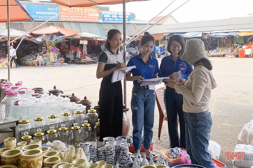 Tuổi trẻ Hà Tĩnh hưởng ứng ngày tình nguyện hỗ trợ người dân thực hiện dịch vụ công trực tuyến