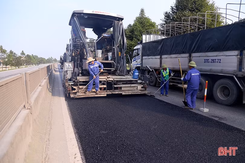 Cấp tập sửa chữa quốc lộ 1 qua Hà Tĩnh sau “tối hậu thư” của Cục Đường bộ Việt Nam