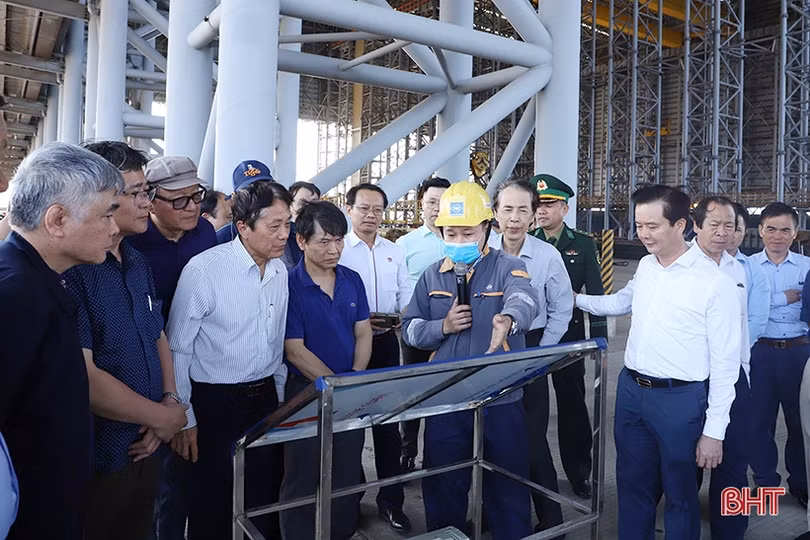 Nhóm Tư vấn phát triển bền vững Hà Tĩnh tại Hà Nội ấn tượng với sự phát triển của KKT Vũng Áng