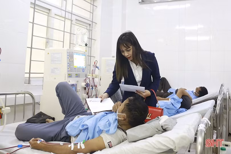 Nissan Hà Tĩnh và Hiệp hội Nữ doanh nhân tỉnh tặng quà cho bệnh nhân nghèo