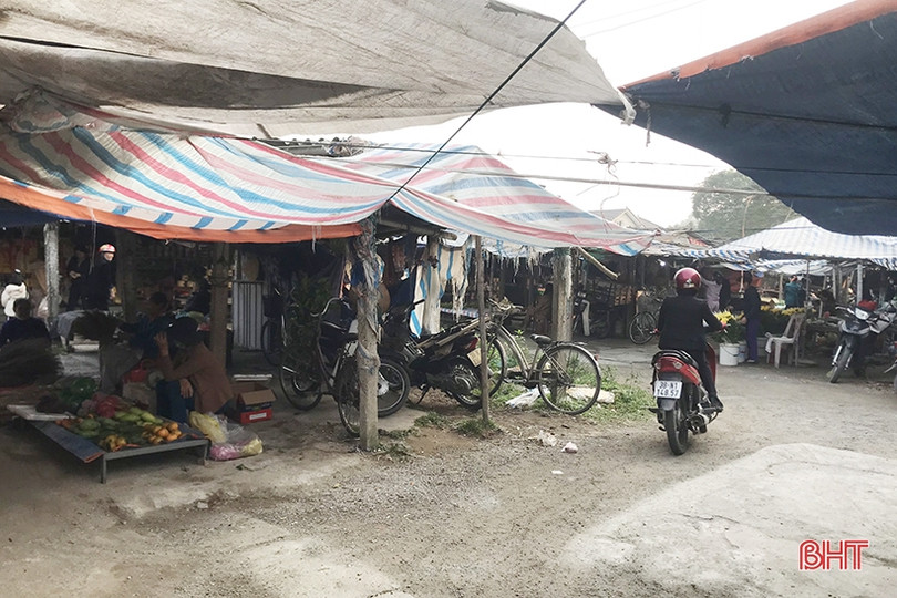 Cảnh tượng nhếch nhác khó tin ở chợ trung tâm huyện Nghi Xuân