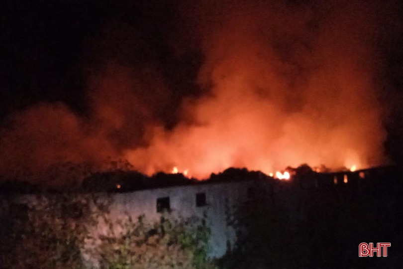 Điểm tập kết rác bốc cháy “tra tấn” người dân Hương Sơn