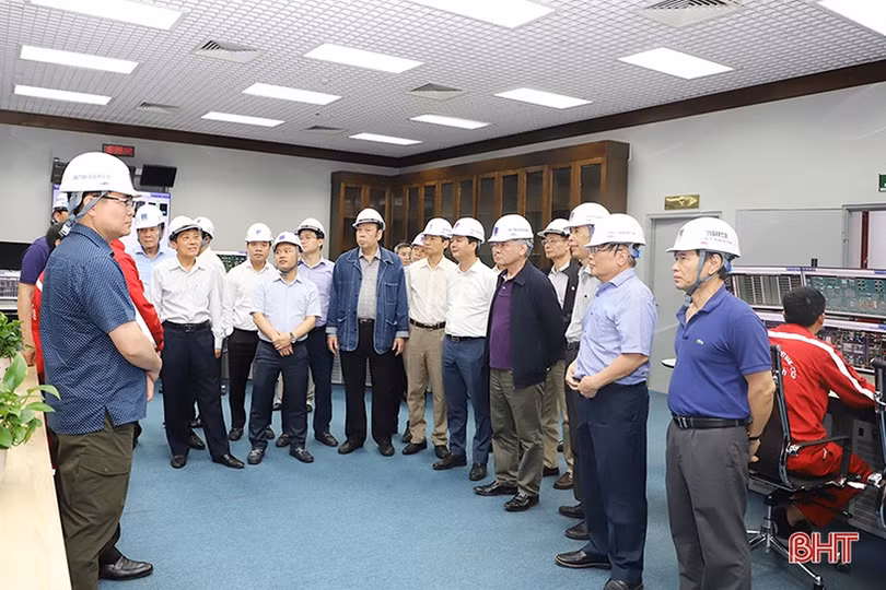 Nhóm Tư vấn phát triển bền vững Hà Tĩnh tại Hà Nội ấn tượng với sự phát triển của KKT Vũng Áng