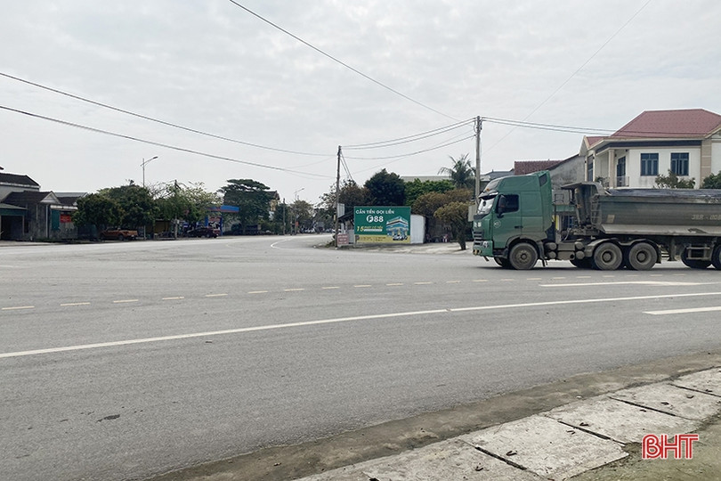Sớm lắp đặt hệ thống đèn tín hiệu giao thông tại ngã tư đi khu kinh tế Vũng Áng
