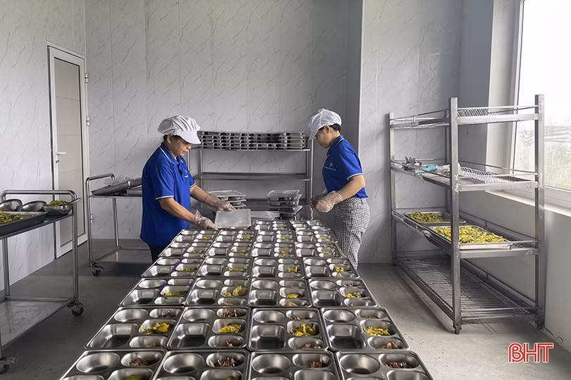 Tăng cường quản lý an toàn thực phẩm tại bếp ăn tập thể ở Hà Tĩnh