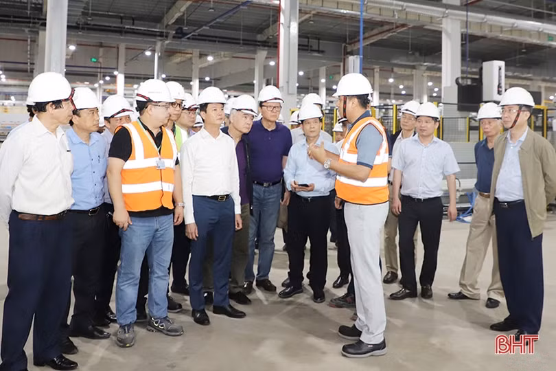 Nhóm Tư vấn phát triển bền vững Hà Tĩnh tại Hà Nội ấn tượng với sự phát triển của KKT Vũng Áng