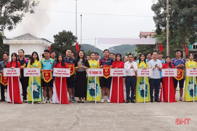 Hơn 200 VĐV tranh tài Giải Bóng bàn huyện Vũ Quang mở rộng