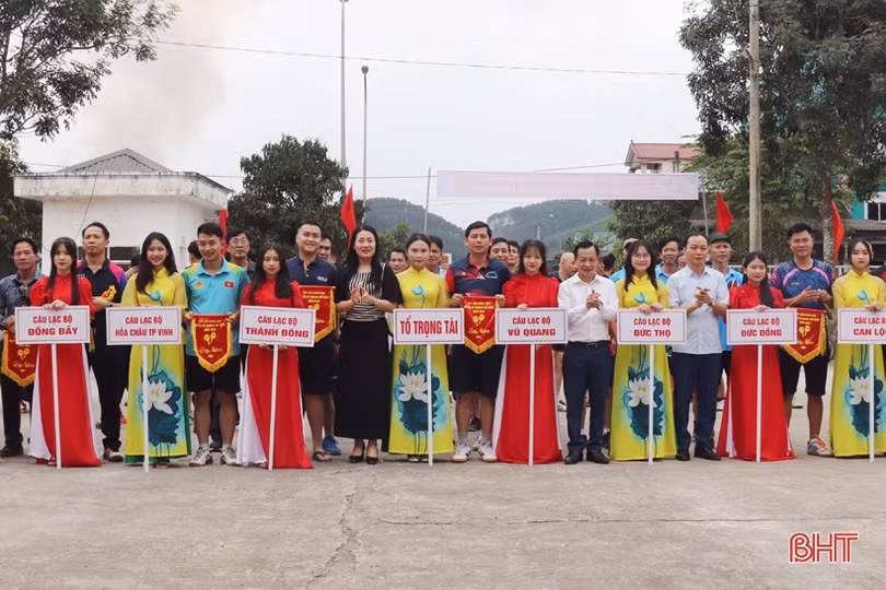 Hơn 200 VĐV tranh tài Giải Bóng bàn huyện Vũ Quang mở rộng
