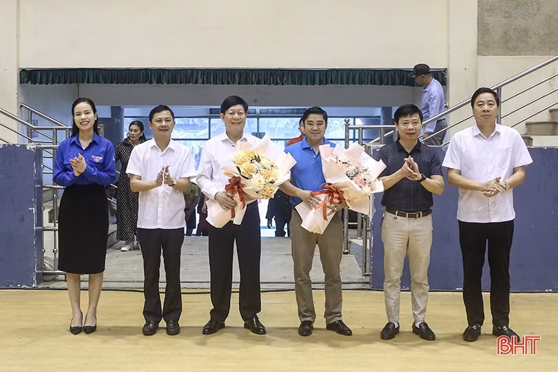 Khởi tranh Giải Bóng chuyền nam thanh niên Hà Tĩnh