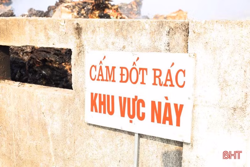 Điểm tập kết rác bốc cháy “tra tấn” người dân Hương Sơn