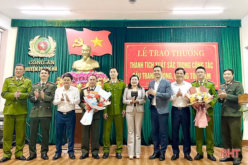 Khen thưởng Công an Thạch Hà đạt thành tích xuất sắc trong đấu tranh phòng chống tội phạm