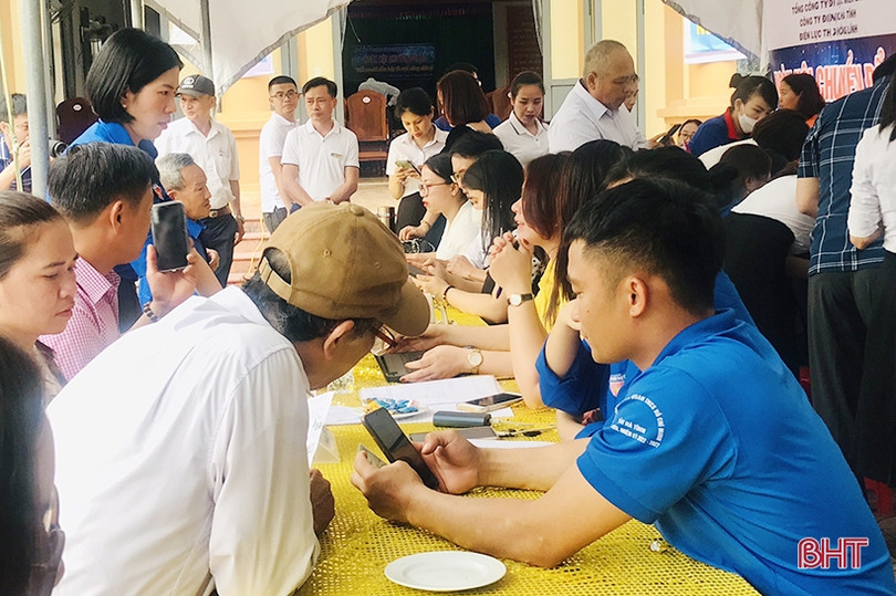 Tuổi trẻ Hà Tĩnh hưởng ứng ngày tình nguyện hỗ trợ người dân thực hiện dịch vụ công trực tuyến