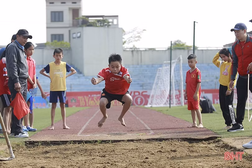 Khai mạc Đại hội Điền kinh - Thể thao học sinh phổ thông Hà Tĩnh