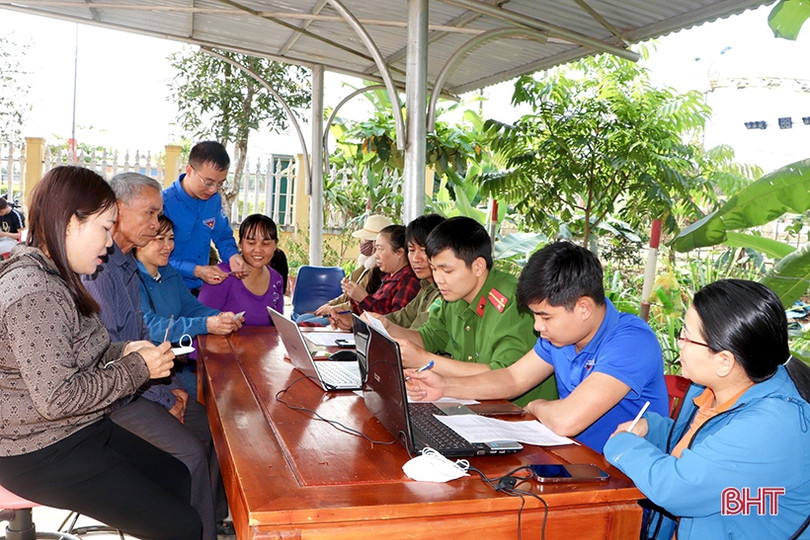 Tuổi trẻ Hà Tĩnh hưởng ứng ngày tình nguyện hỗ trợ người dân thực hiện dịch vụ công trực tuyến