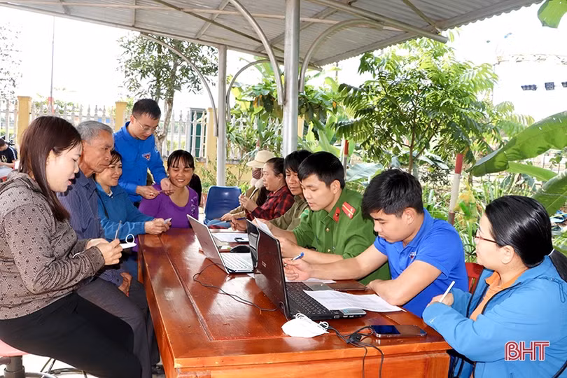 Tuổi trẻ Hà Tĩnh hưởng ứng ngày tình nguyện hỗ trợ người dân thực hiện dịch vụ công trực tuyến