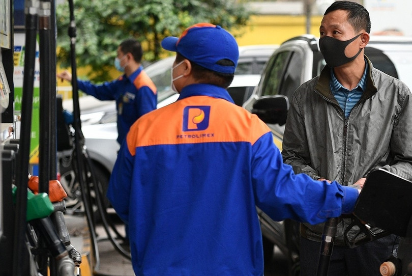 Giá xăng tăng lên gần 24.000 đồng/lít