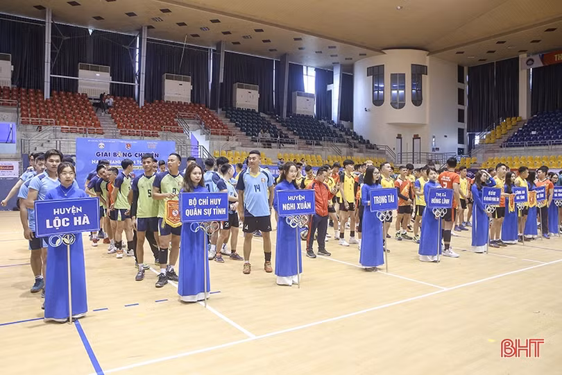 Khởi tranh Giải Bóng chuyền nam thanh niên Hà Tĩnh