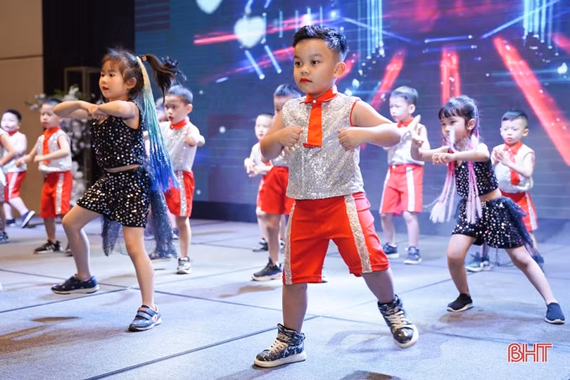 Ấn tượng chương trình “Shine your way” của Trường Mầm non Trung Kiên