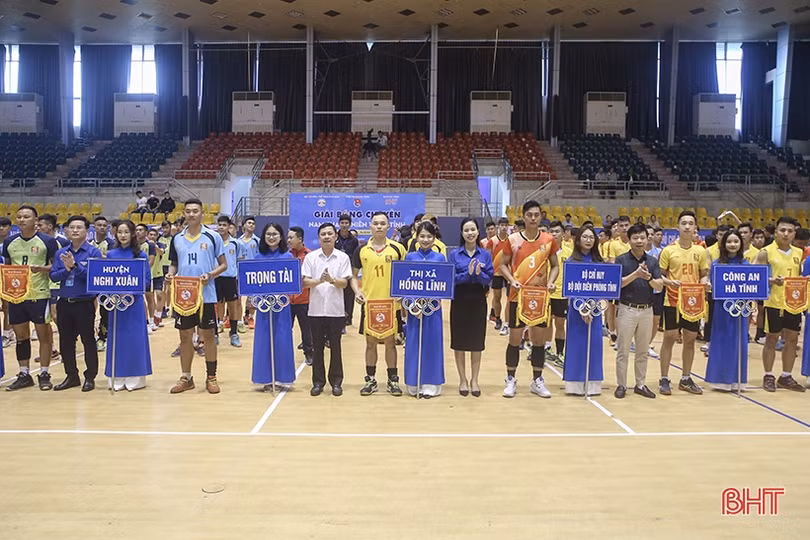 Khởi tranh Giải Bóng chuyền nam thanh niên Hà Tĩnh