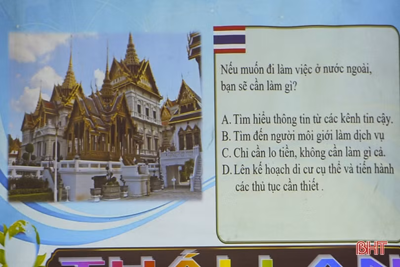 Học sinh, sinh viên Hà Tĩnh hào hứng tìm hiểu về di cư an toàn