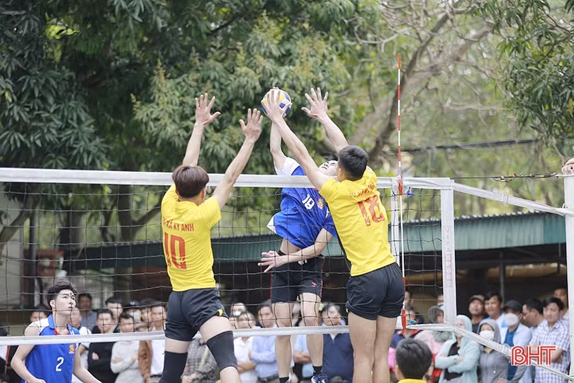 8 đội xuất sắc vào tứ kết Giải Bóng chuyền nam thanh niên Hà Tĩnh