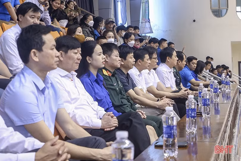 Khởi tranh Giải Bóng chuyền nam thanh niên Hà Tĩnh