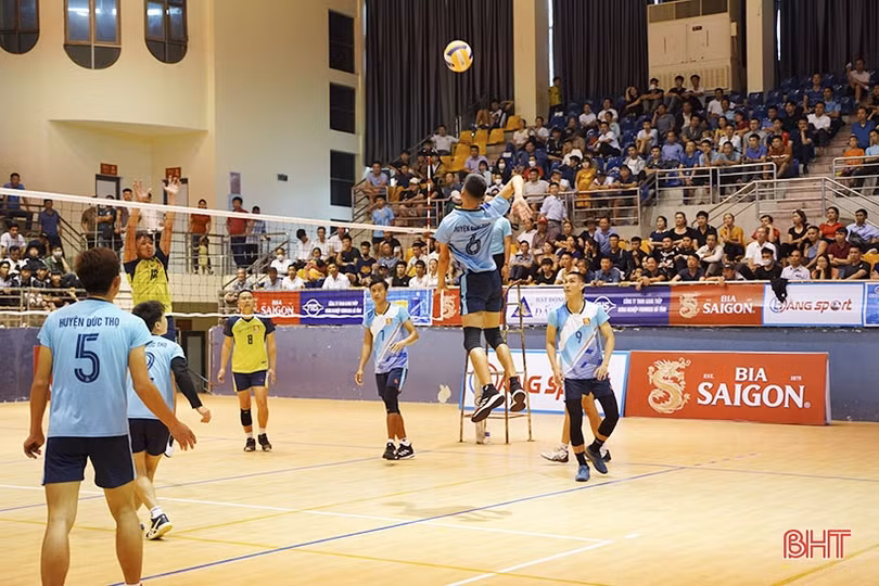 8 đội xuất sắc vào tứ kết Giải Bóng chuyền nam thanh niên Hà Tĩnh