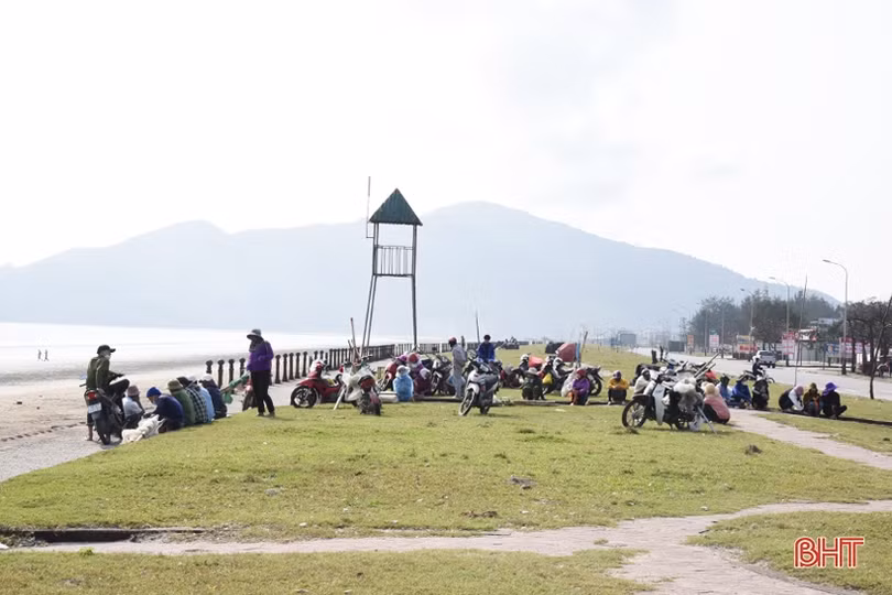 Người dân ven biển Lộc Hà “trúng đậm” ốc ruốc