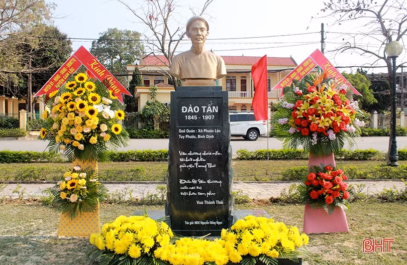Can Lộc tổ chức lễ đặt tượng danh nhân Đào Tấn tại công viên Tuy Phước