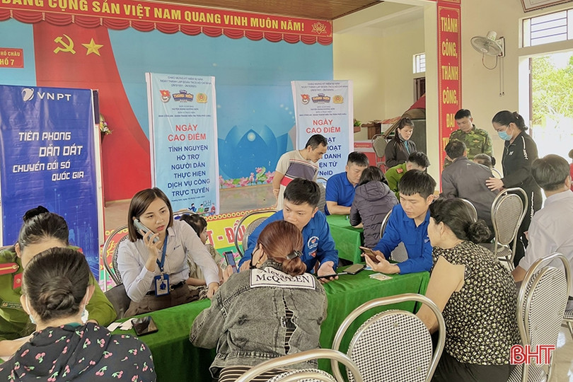 Tuổi trẻ Hà Tĩnh hưởng ứng ngày tình nguyện hỗ trợ người dân thực hiện dịch vụ công trực tuyến