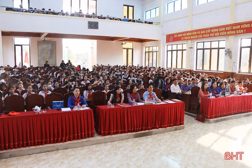 Trường Tiểu học Cẩm Bình giành giải nhất liên hoan chỉ huy đội giỏi huyện Cẩm Xuyên