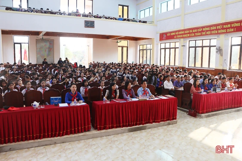 Trường Tiểu học Cẩm Bình giành giải nhất liên hoan chỉ huy đội giỏi huyện Cẩm Xuyên