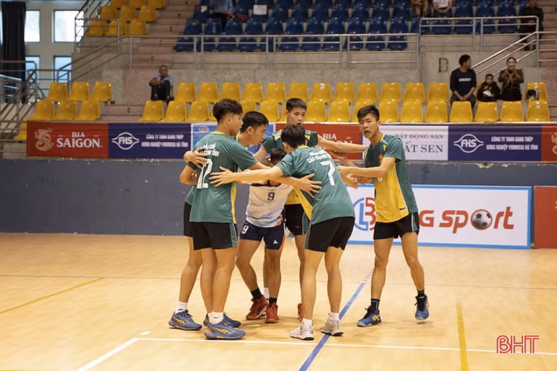 8 đội xuất sắc vào tứ kết Giải Bóng chuyền nam thanh niên Hà Tĩnh