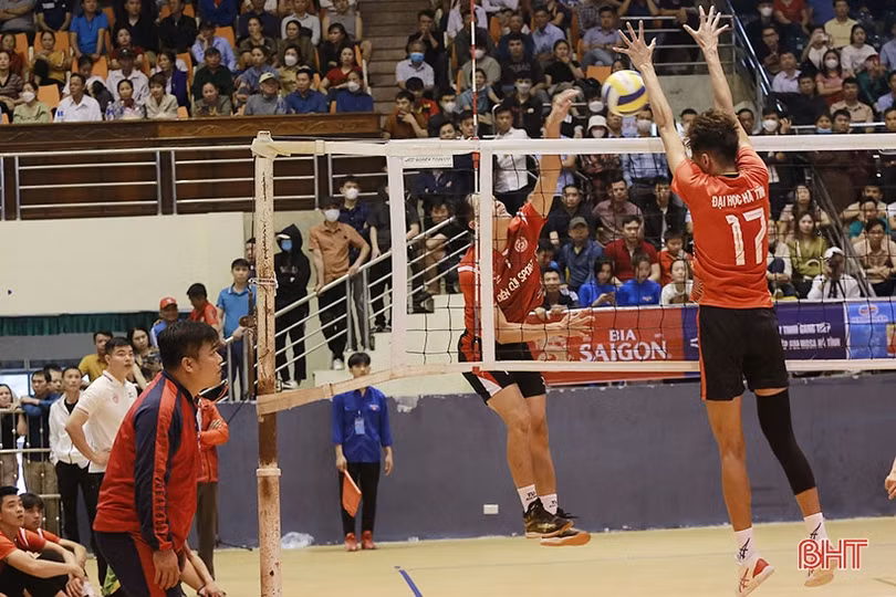 Gay cấn từ buổi đầu Giải Bóng chuyền nam thanh niên Hà Tĩnh