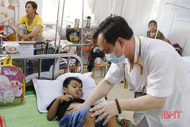 Chuyên gia chống độc BVĐK Hà Tĩnh chỉ cách phòng tránh sốc nhiệt, đột quỵ