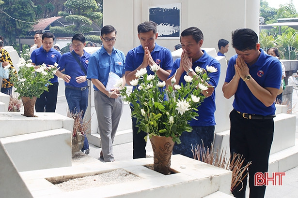 Đoàn đại biểu thanh niên Lào thăm các địa chỉ đỏ tại Hà Tĩnh