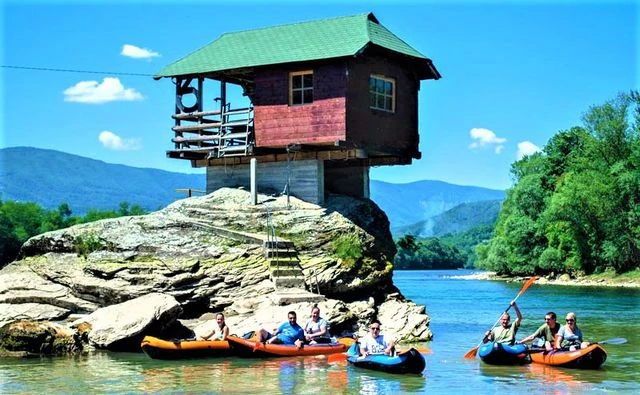 Câu chuyện về ngôi nhà “cô độc” nhất thế giới