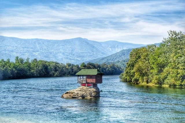 Câu chuyện về ngôi nhà “cô độc” nhất thế giới